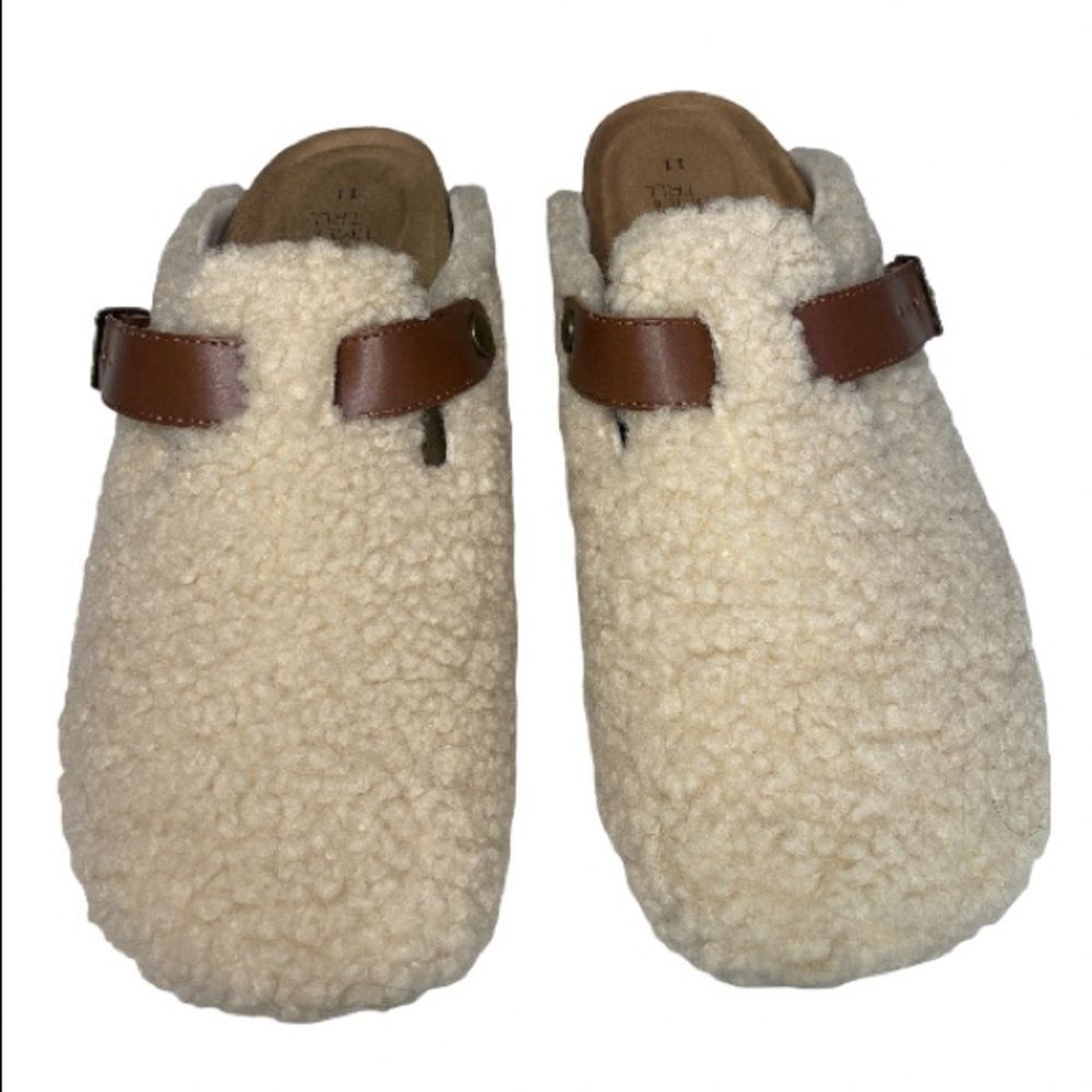 TIMEandTRU cream fuzzy slip on sneaker brn strap // 11